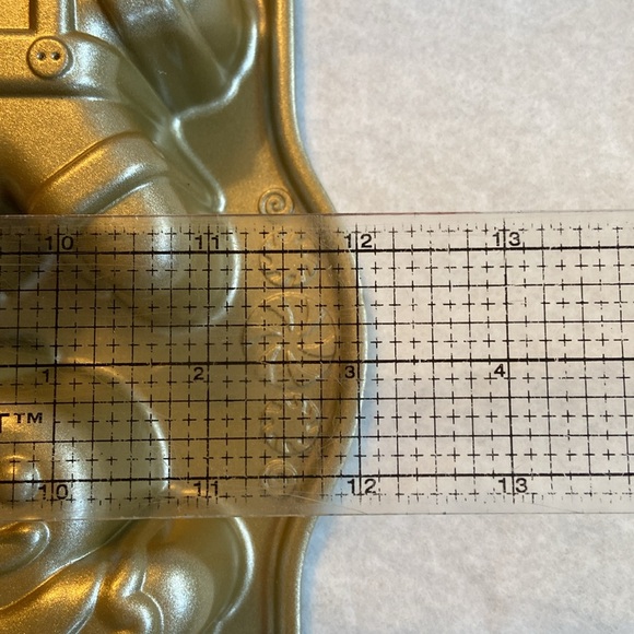 Nordic Ware Gingerbread Kids Cakelet Pan - Picture 10 of 11